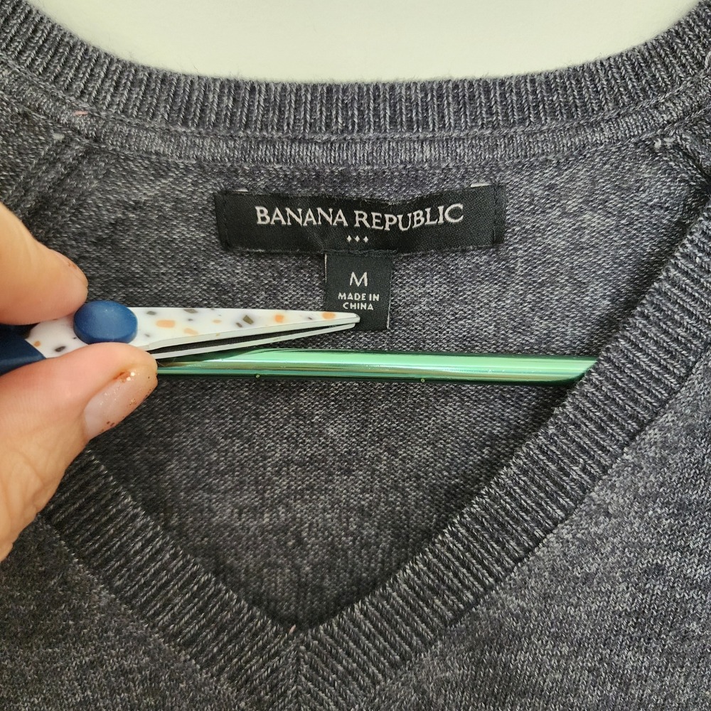 Banana Republic Mens V-Neck Sweater Charcoal Gray Heather 100% Cotton M Raglan - Picture 2 of 5